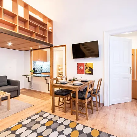 - Colourful - Cozy *